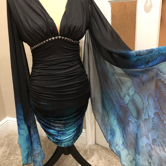 V & K Studio dress. Black w/blue snake skin pattern, shear/open sleeves. Size M - Picture 3 of 4